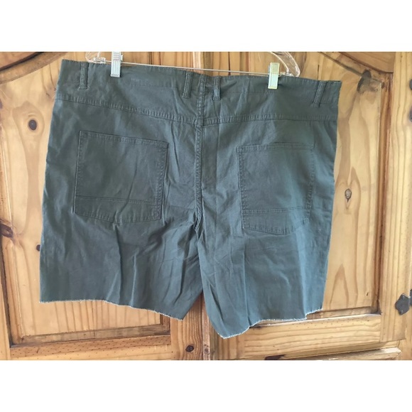 Men’s No Boundaries Stretch Above The Knee green chino shorts size 46 - NWT - Picture 6 of 9